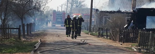 Pasitarimas dėl vakarykščio gaisro Krakūnų kaime